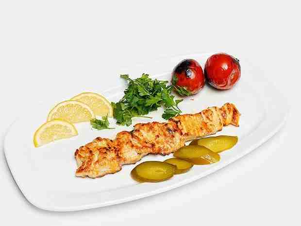 Saffron-marinated chicken with steamed rice